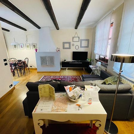 Casa Caroli, Charme E Comfort Nel Cuore Di Alba Bagian luar foto