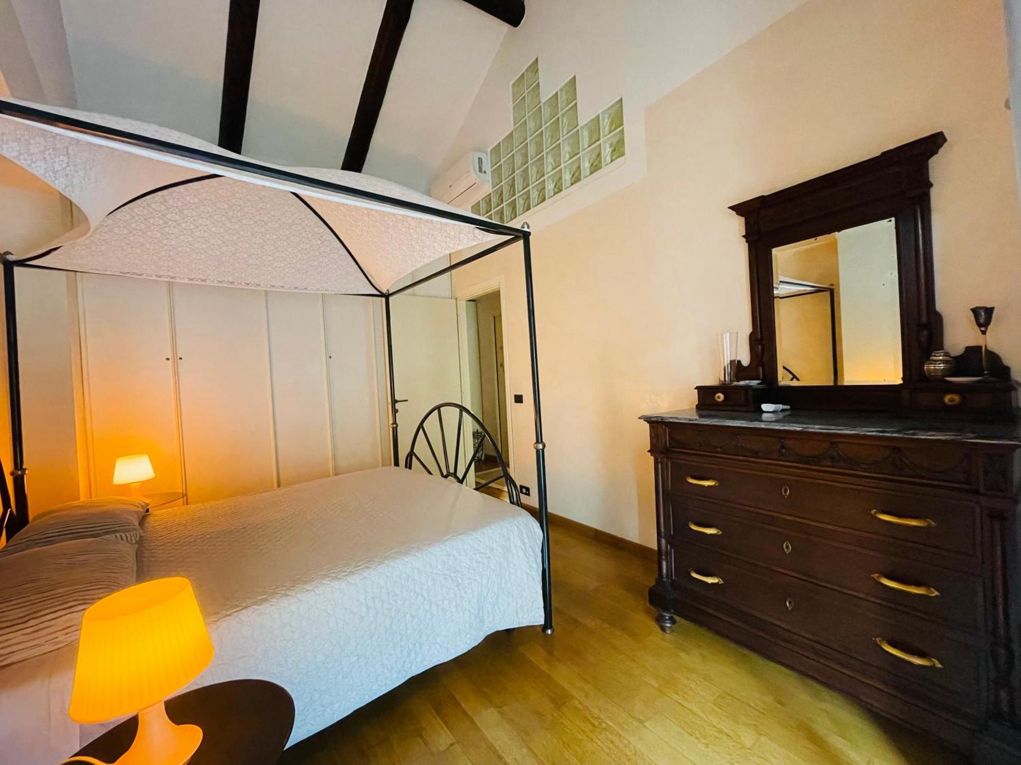 Casa Caroli, Charme E Comfort Nel Cuore Di Alba Bagian luar foto
