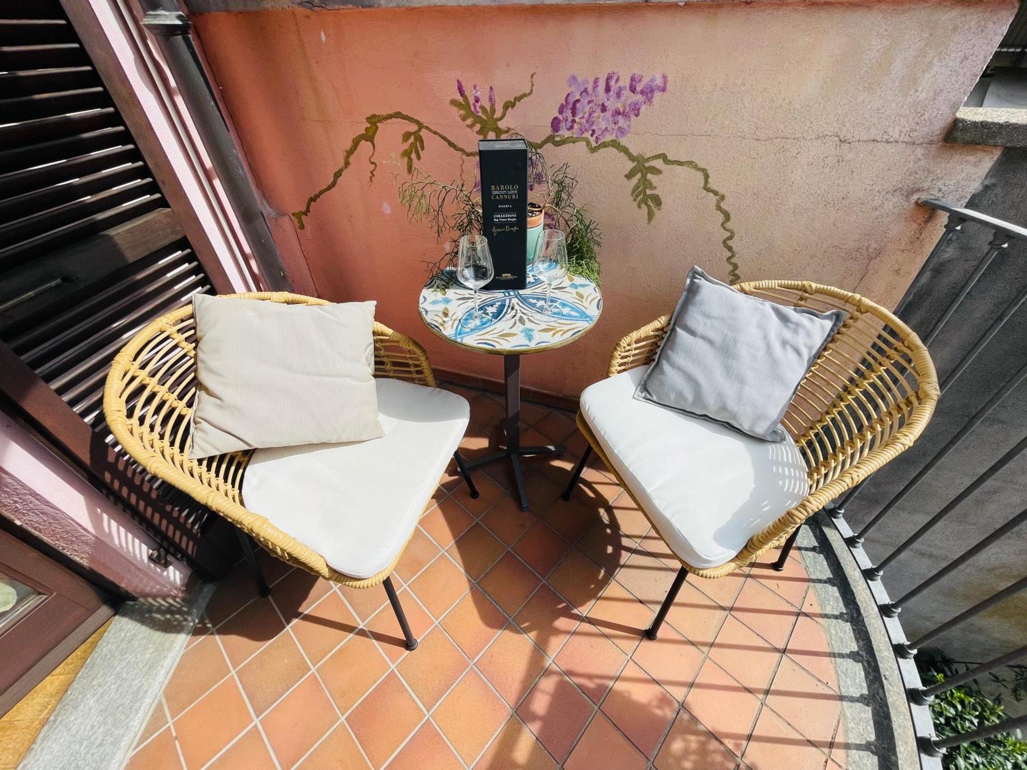 Casa Caroli, Charme E Comfort Nel Cuore Di Alba Bagian luar foto